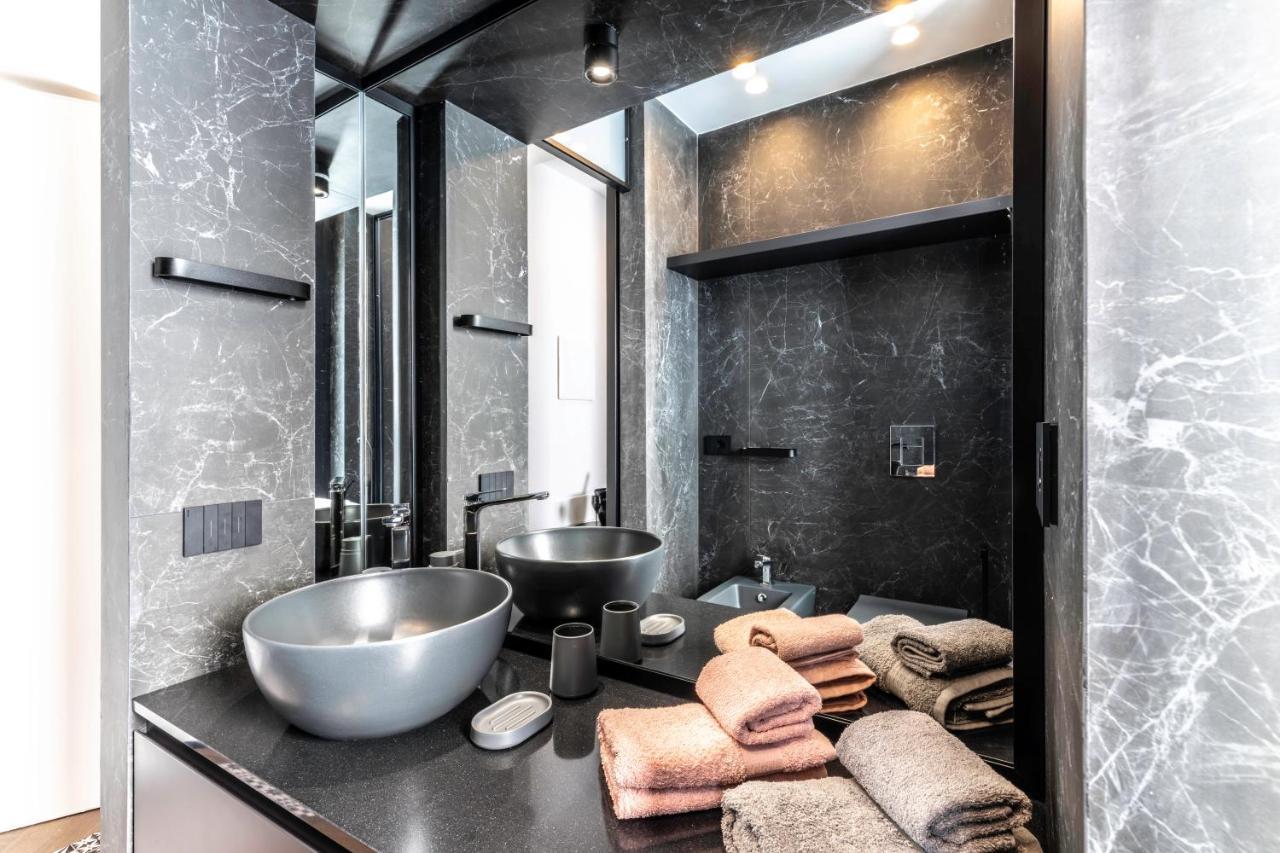 Vittoria'S Luxury Apartment Кальярі Екстер'єр фото